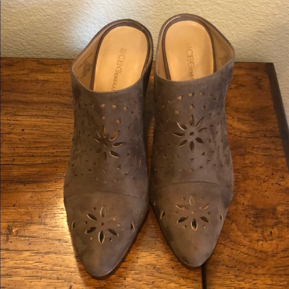 NEW w/o Tags. BCBGeneration heeled suede shoes. - Picture 3 of 8